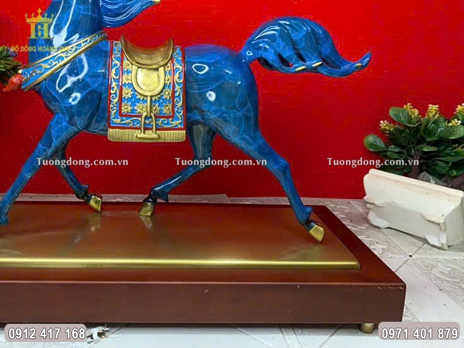 Toàn bộ bề mặt được làm màu tinh xảo